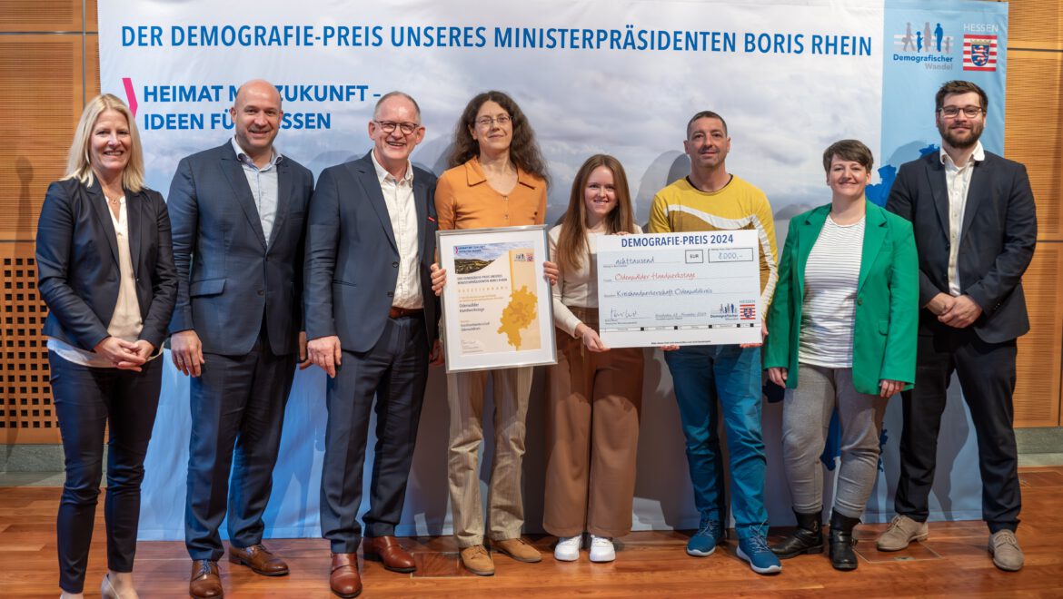 Die Vertreter:innen der Kreishandwerkerschaft gewinnen den 1. Preis. © Hessische Staatskanzlei